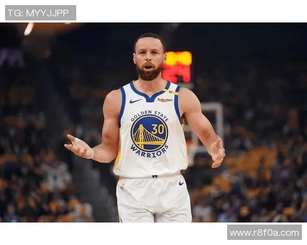 库里超远三分压哨绝平引爆全网 热搜第一见证篮球之神再创传奇