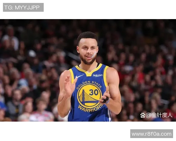 库里谈三分造犯规后鼓动观众提振气氛：那时全场氛围有些沉闷